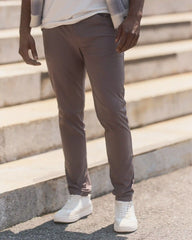 Vuori Meta™ Pant Athletic Slim Fit 32" | Warm Grey