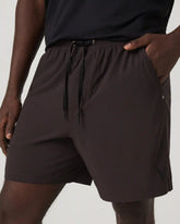 Vuori HardKore Short Lined 7" | Carbon