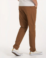 Vuori Meta™ Pant Athletic Slim Fit 32" | Tobacco