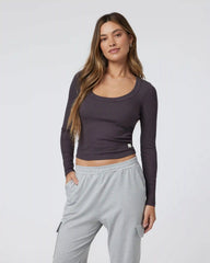 Long Sleeve Pose Scoop Tee | Sangria