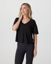 Short Sleeve Energy V-Neck Tee | Black