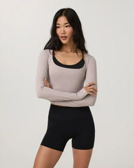 Vuori AllTheFeels™ Long Sleeve Scoop Top | Soft Pewter