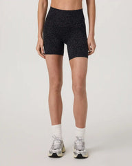 Vuori AllTheForm™ Short 6" | Black Blurred Torrent