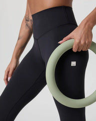 Vuori AllTheForm™ Legging - Short | Black