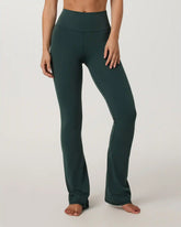 Vuori AllTheFeels™ Slim Flare - Short | Hemlock