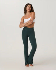 Vuori AllTheFeels™ Slim Flare - Short | Hemlock
