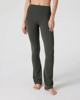 Vuori AllTheFeels™ Slim Flare | Kale