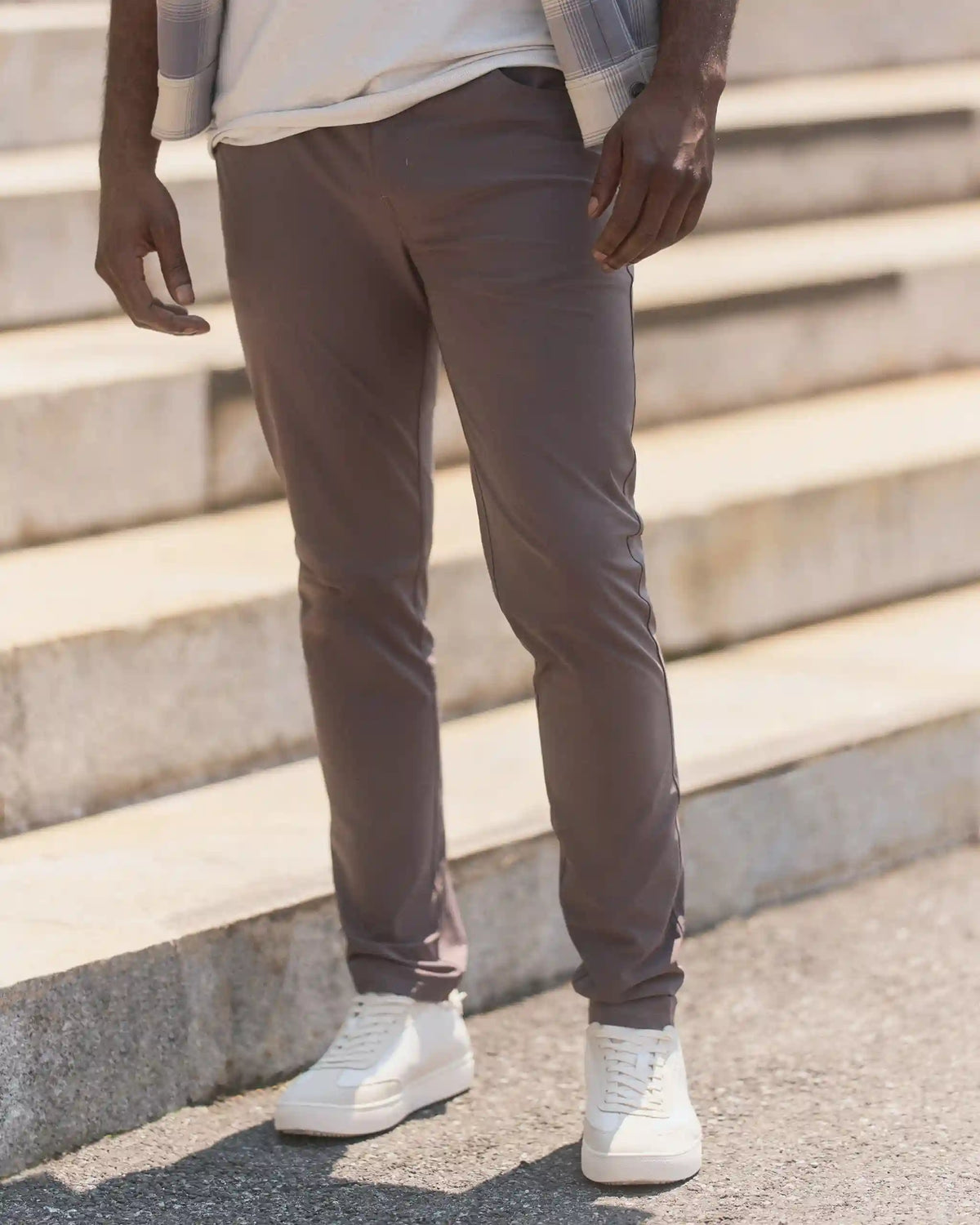 Vuori Meta™ Pant Athletic Slim Fit 30" | Warm Grey
