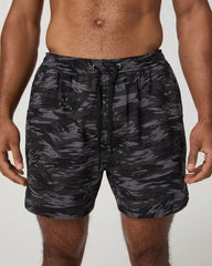 Vuori HardKore Short Lined 5" | Black Riptide Camo