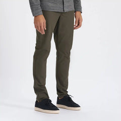 Vuori Meta™ Pant Athletic Slim Fit 30” | Dark Oregano (OLD)