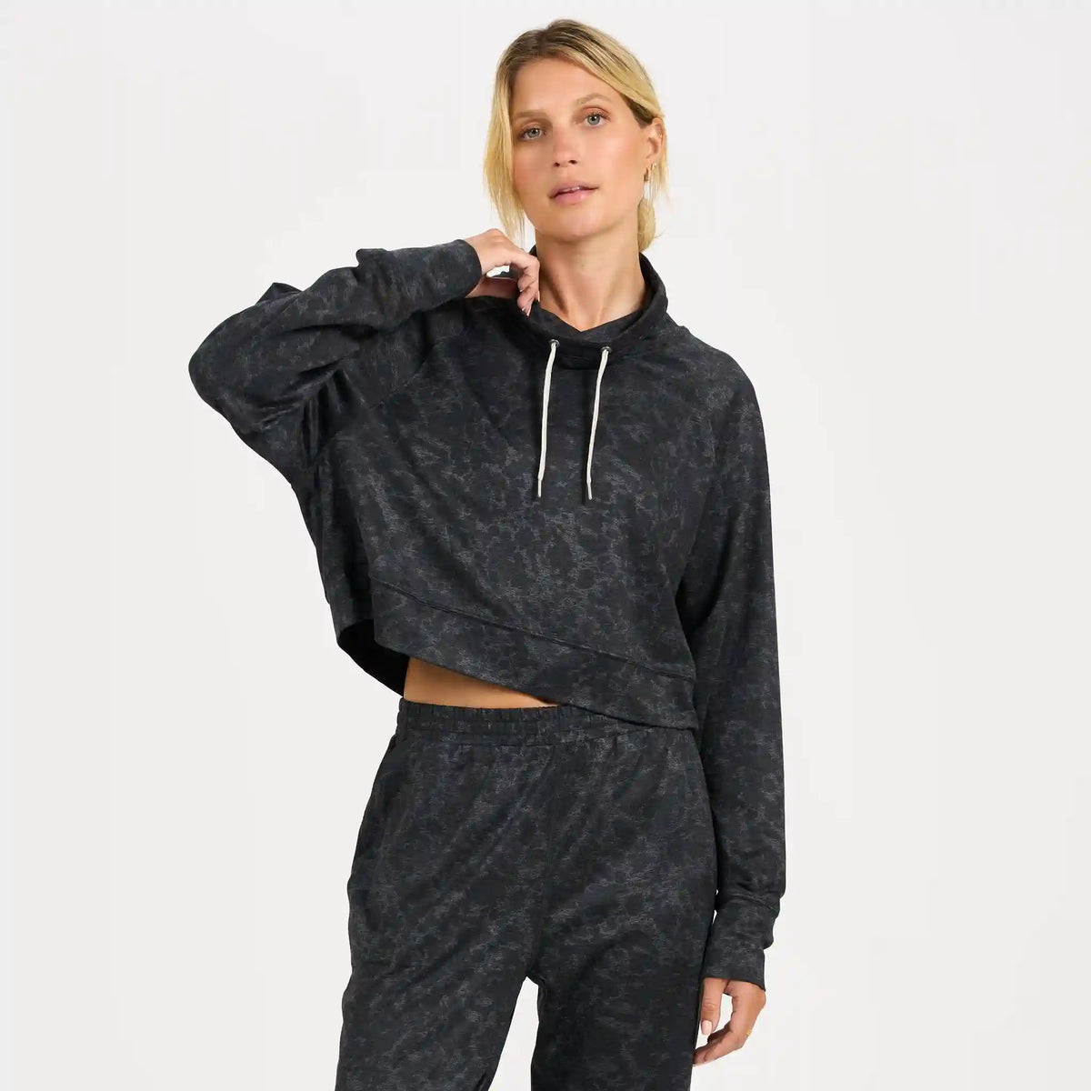 Halo Crop Funnel Neck | Charcoal Tortoise